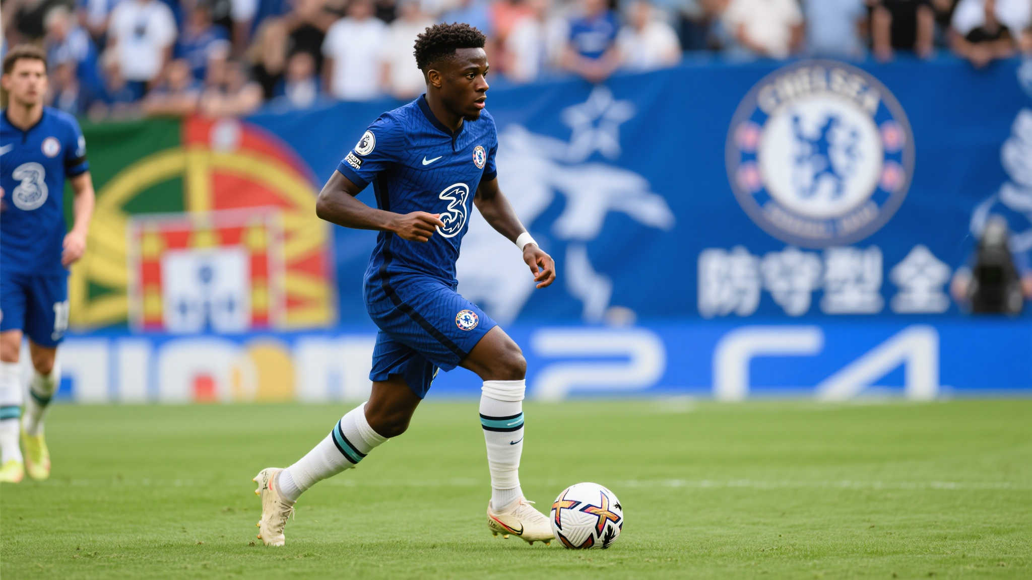 切尔西官宣:埃苏戈加盟蓝军,签约至2033年 切尔西官宣:埃苏戈加盟蓝军,签约至2033年